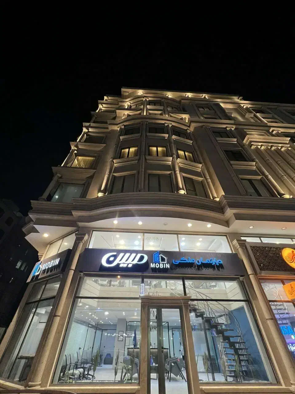 استخدام مشاور املاک با درآمد|استخدام بازاریابی و فروش|بندرعباس, |دیوار