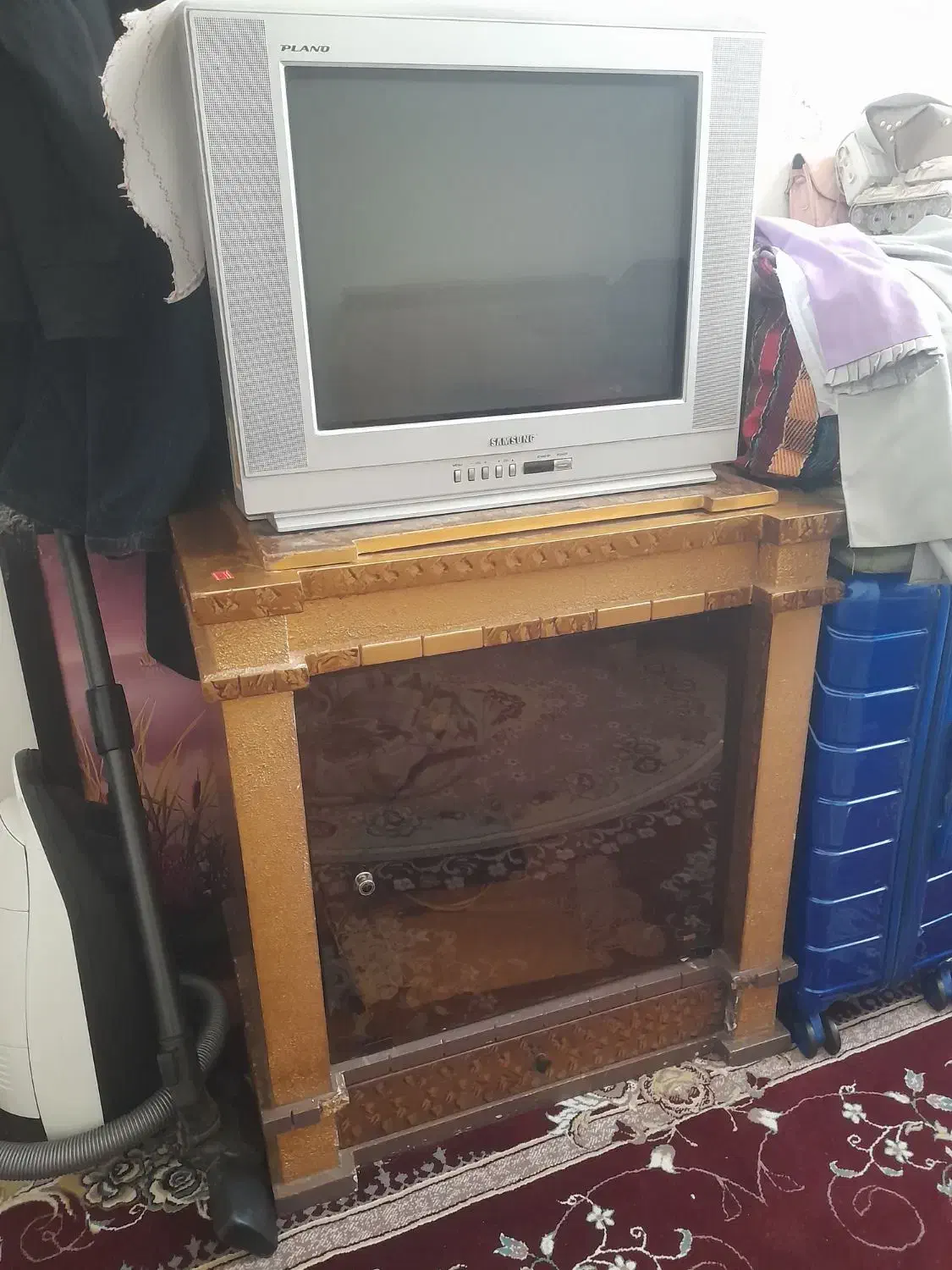 فروش تلویزیون و میز زیر تلویزیون|تلویزیون و پروژکتور|الیگودرز, |دیوار