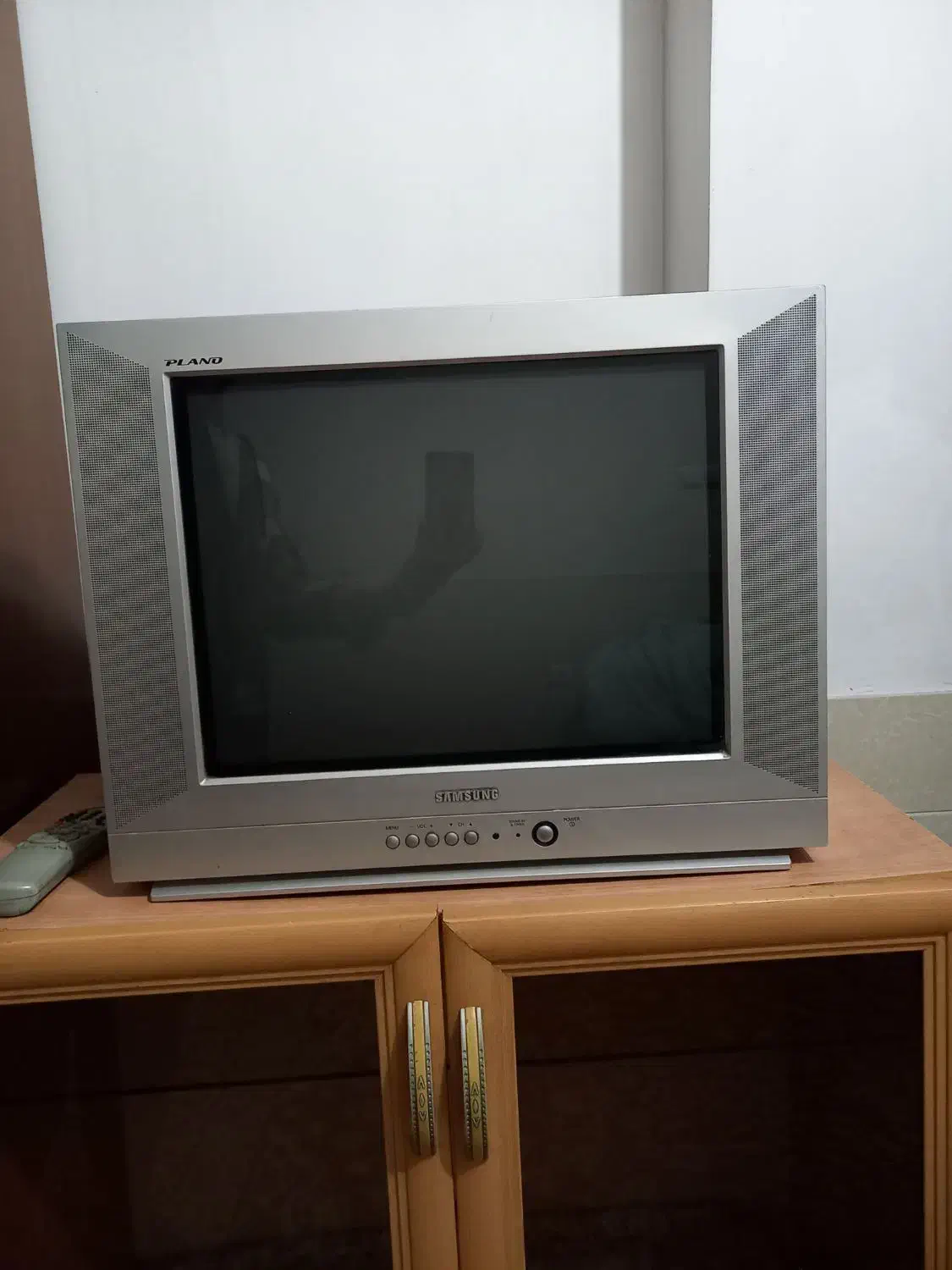 تلوزیون|تلویزیون و پروژکتور|صدرا-فارس, فاز ۱|دیوار