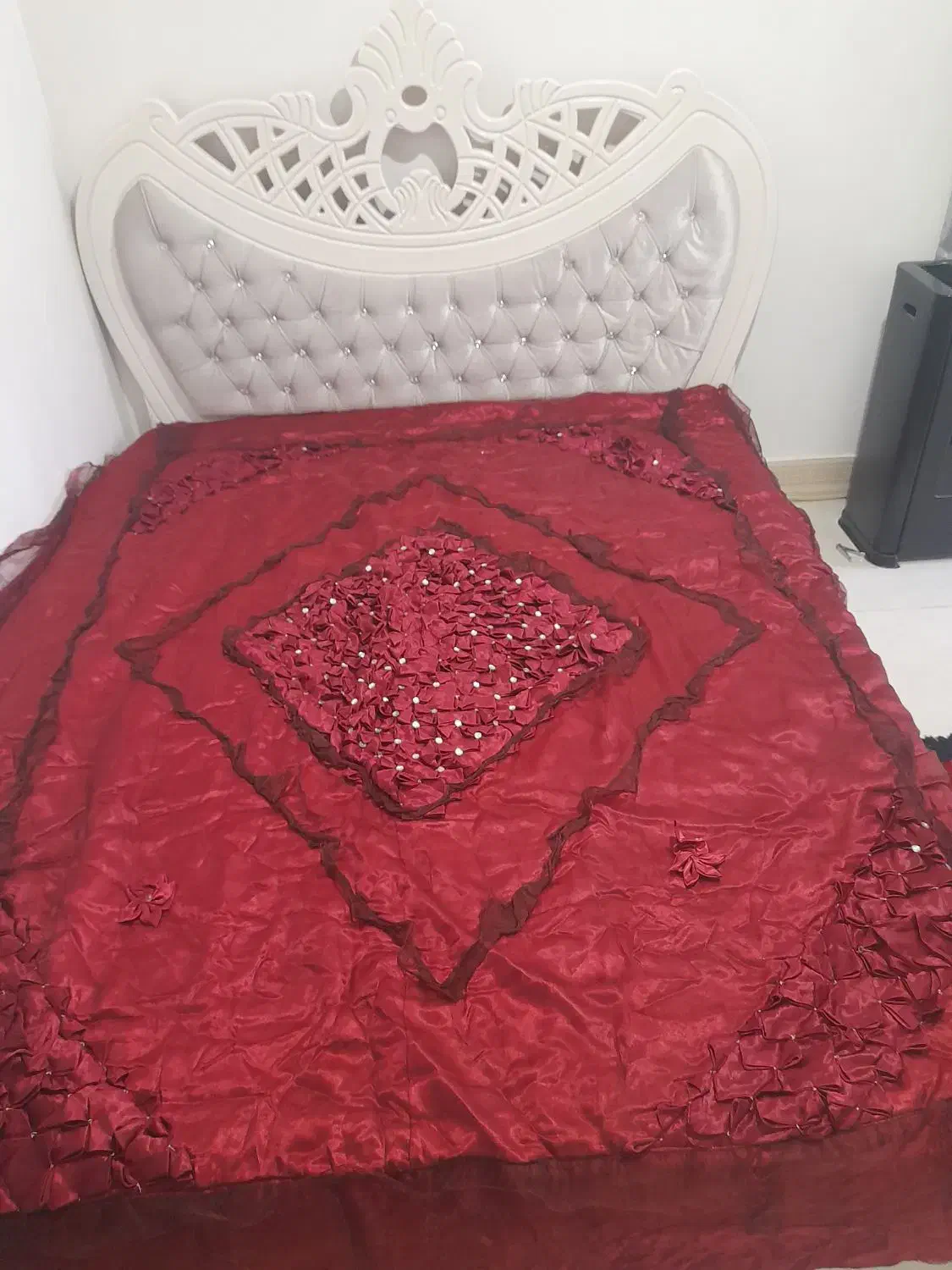 تخت دو نفره سفید با کنار تختی|تخت و سرویس خواب|ساوه, |دیوار