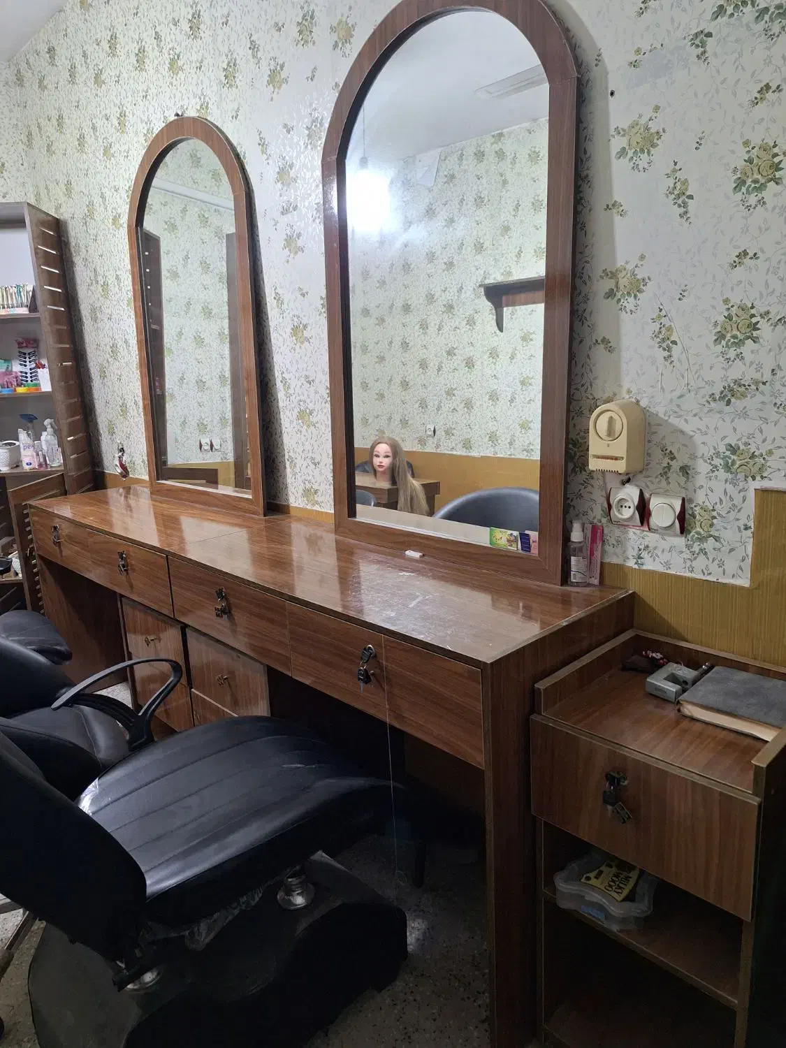 لوازم آرایشگاه|آرایشگاه و سالن‌های زیبایی|کردکوی, |دیوار