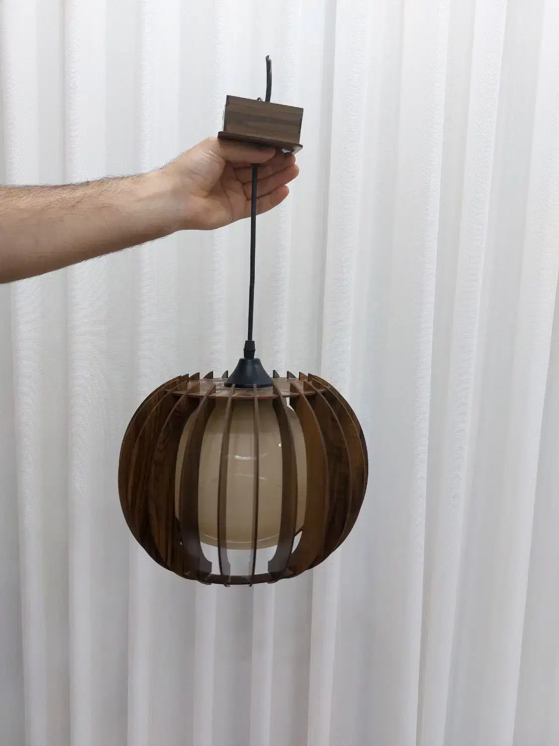 دو عدد لوستر کلاسیک|لوستر و چراغ آویز|بروجرد, |دیوار