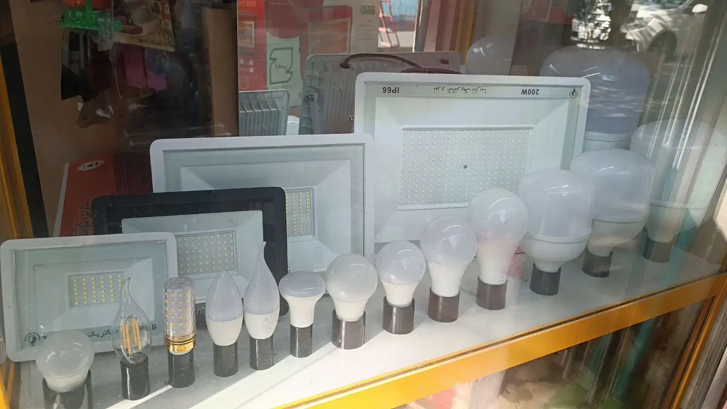 پرژکتور و لامپ|لامپ و چراغ|تهران, سازمان برنامه شمالی|دیوار