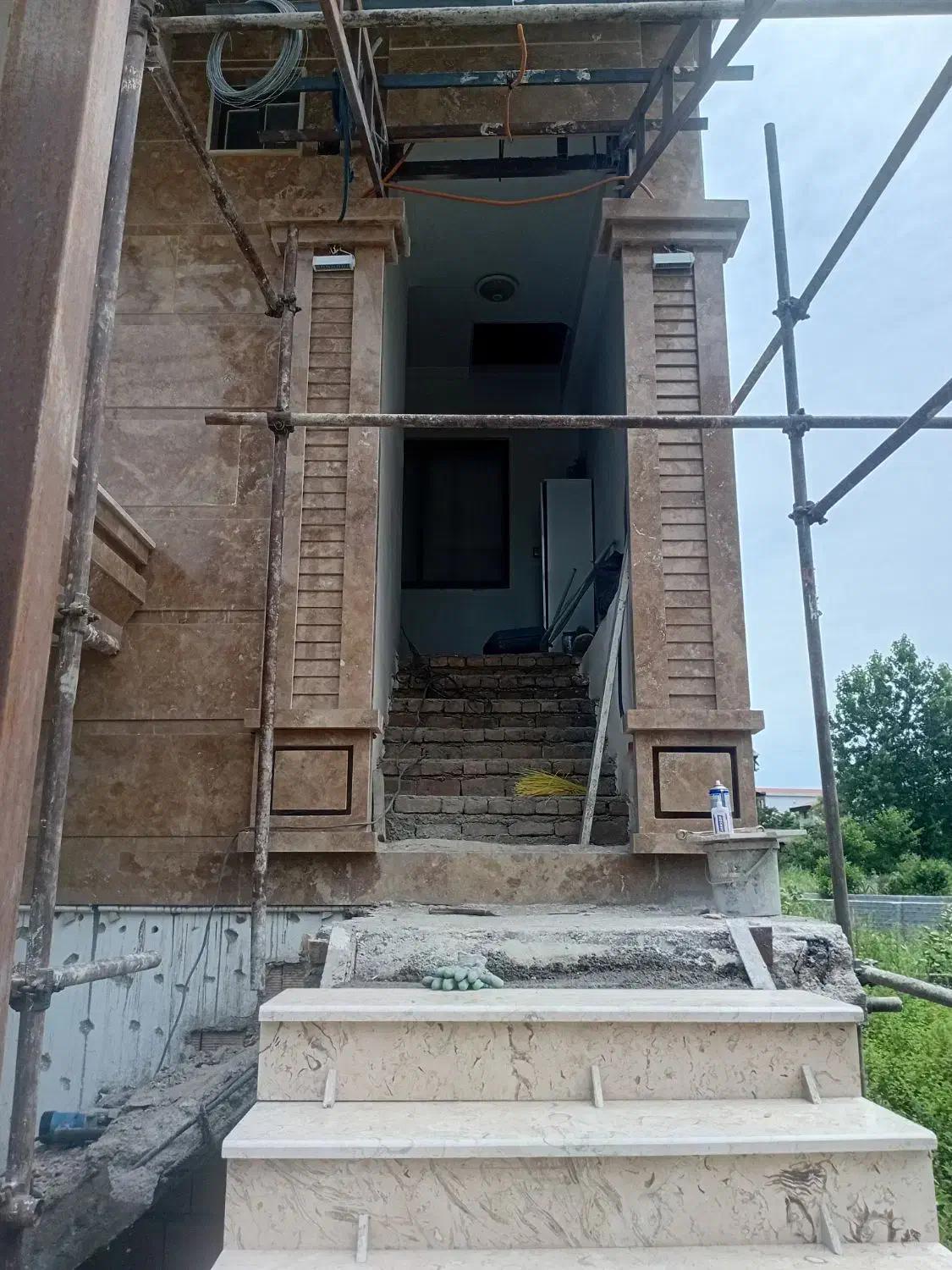 سنگ نما رومی حیاط سازی و کاشی سرامیک|خدمات پیشه و مهارت|چالوس, |دیوار