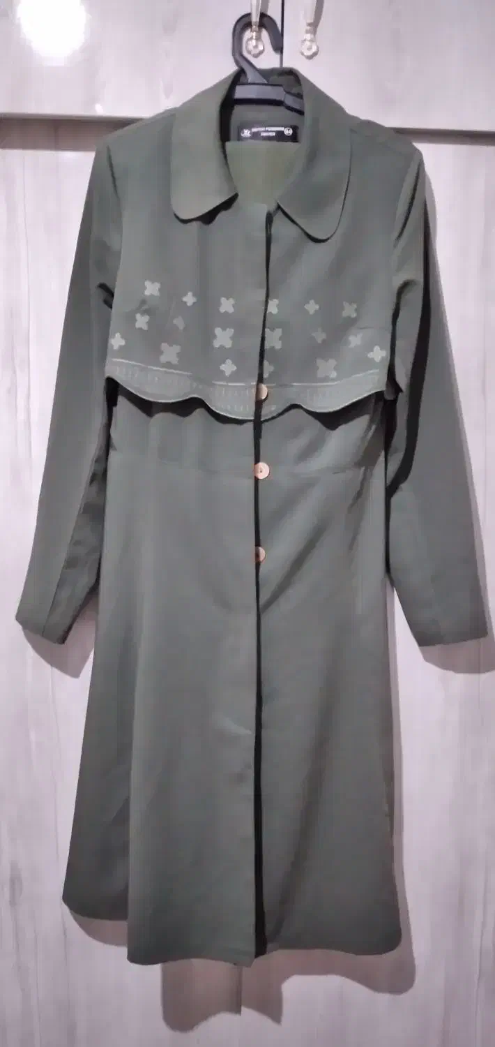 مانتووبارانی|لباس|سلماس, |دیوار