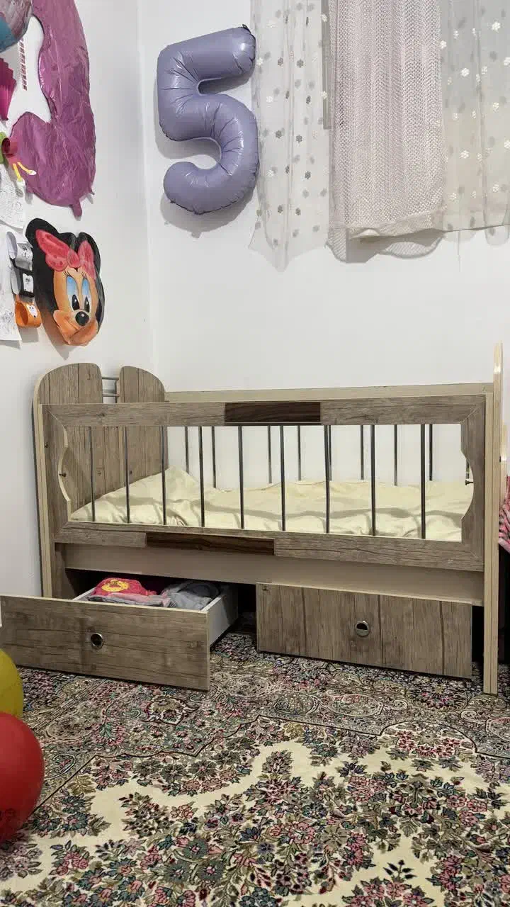 تخت و کمد و صندلی غذا و سه چرخه|تخت و صندلی بچه|بندرعباس, |دیوار