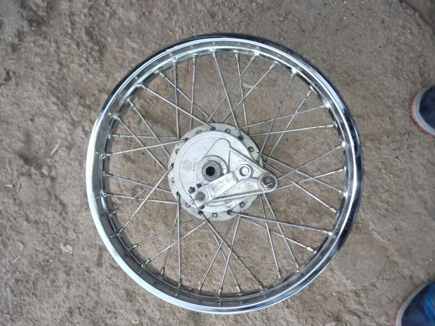 رینگ عقب هوندا 125|موتورسیکلت|شیراز, بالا کفت|دیوار