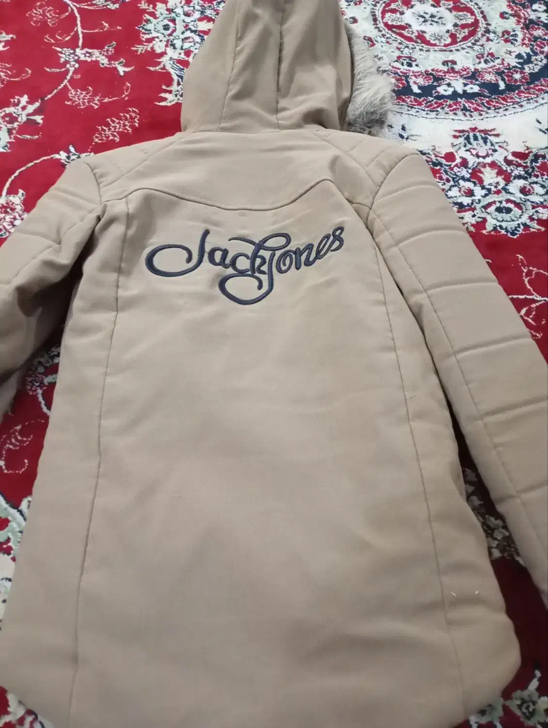 کاپشن|لباس|مشهد, ثامن|دیوار