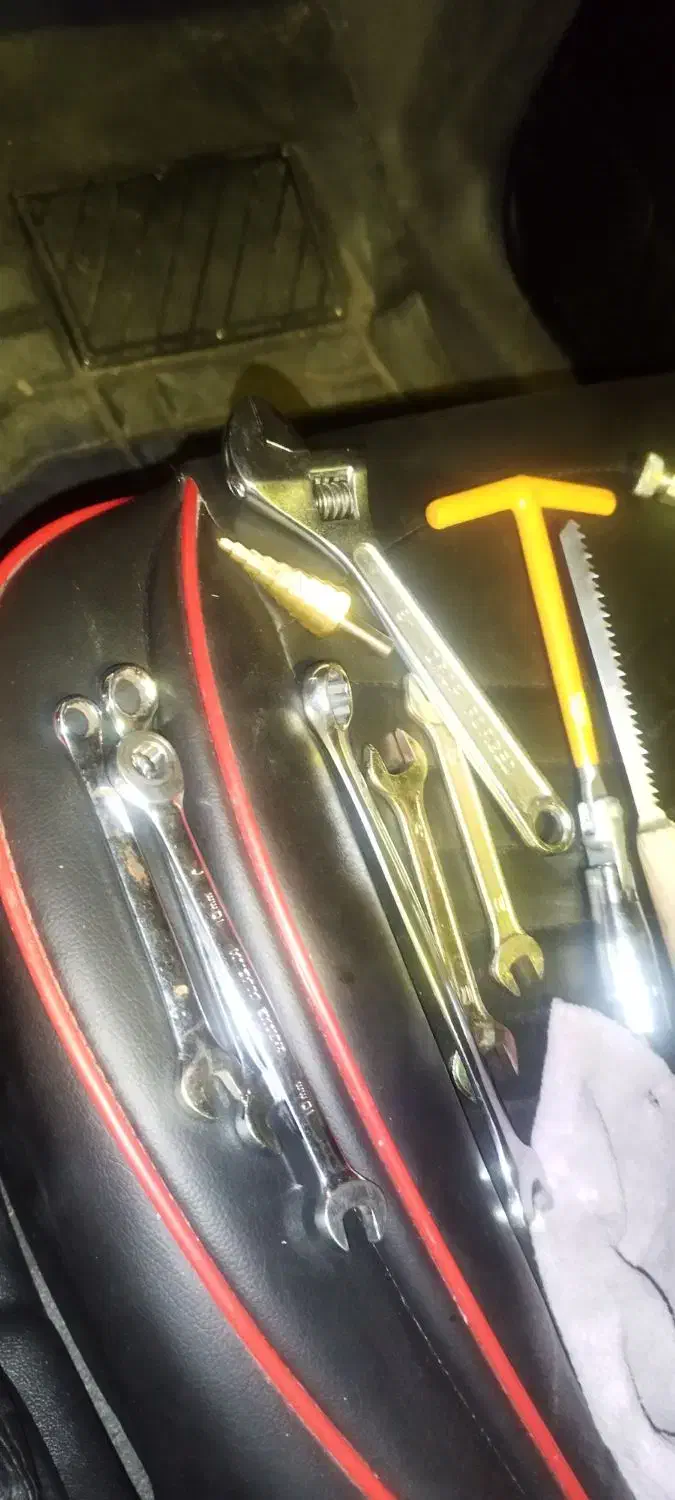 تعدادی انبر و آچار درجه یک|ابزارآلات|لاهیجان, کوی خزر|دیوار