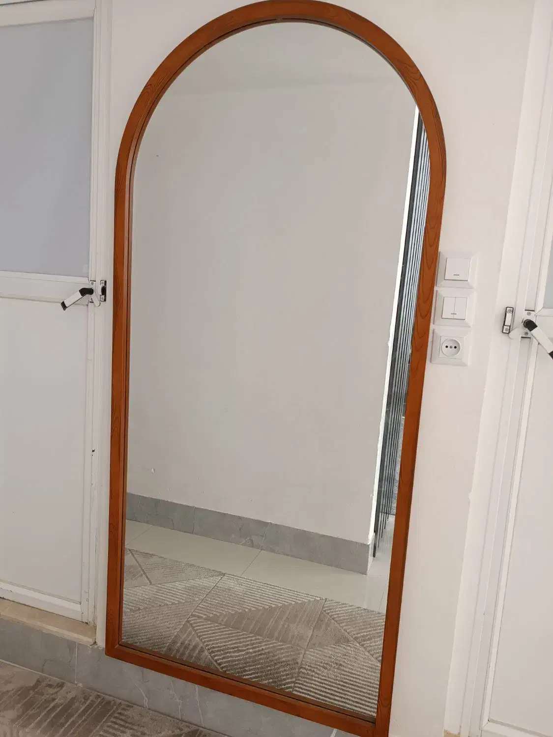 اینه قدی|آینه|تربتحیدریه, ده پائین|دیوار