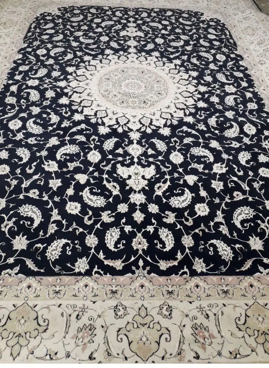 تعدادی فرش ۱۲ متری سالم و در حد|فرش|اردبیل, |دیوار