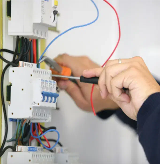 برقکار برق‌کار صنعتی رفع اتصال عیب یابی|خدمات پیشه و مهارت|تبریز, |دیوار