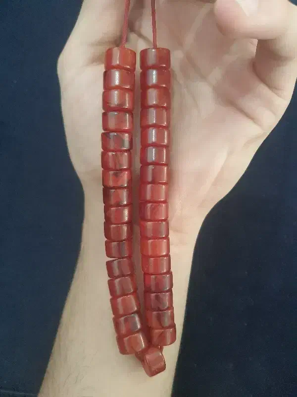 تسبیح کهربا قدیمی|کلکسیون اشیاء عتیقه|نقده, |دیوار