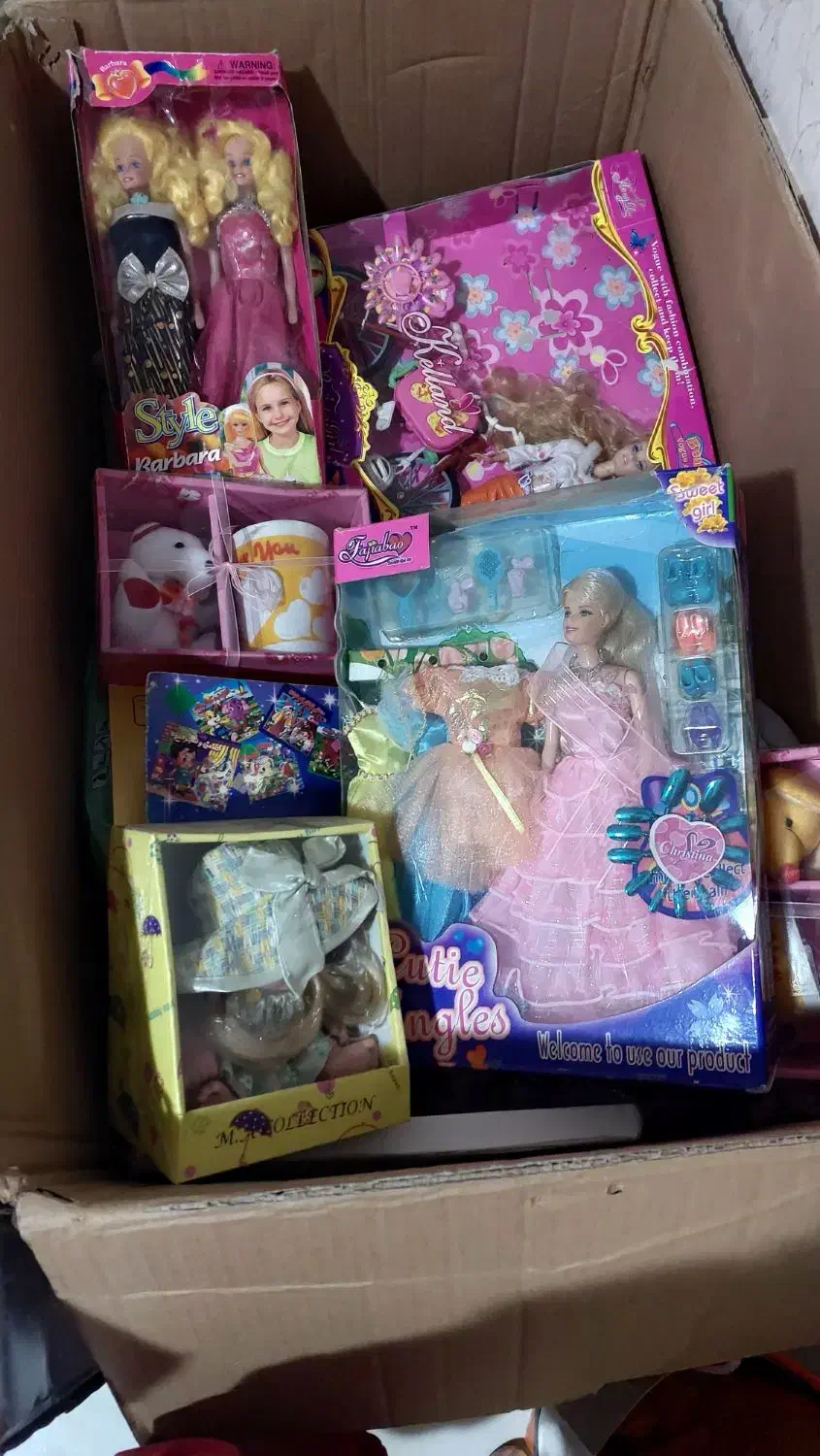 تعداد زیادی عروسک|اسباب‌بازی بچه|شیراز, غدیر جنوبی|دیوار