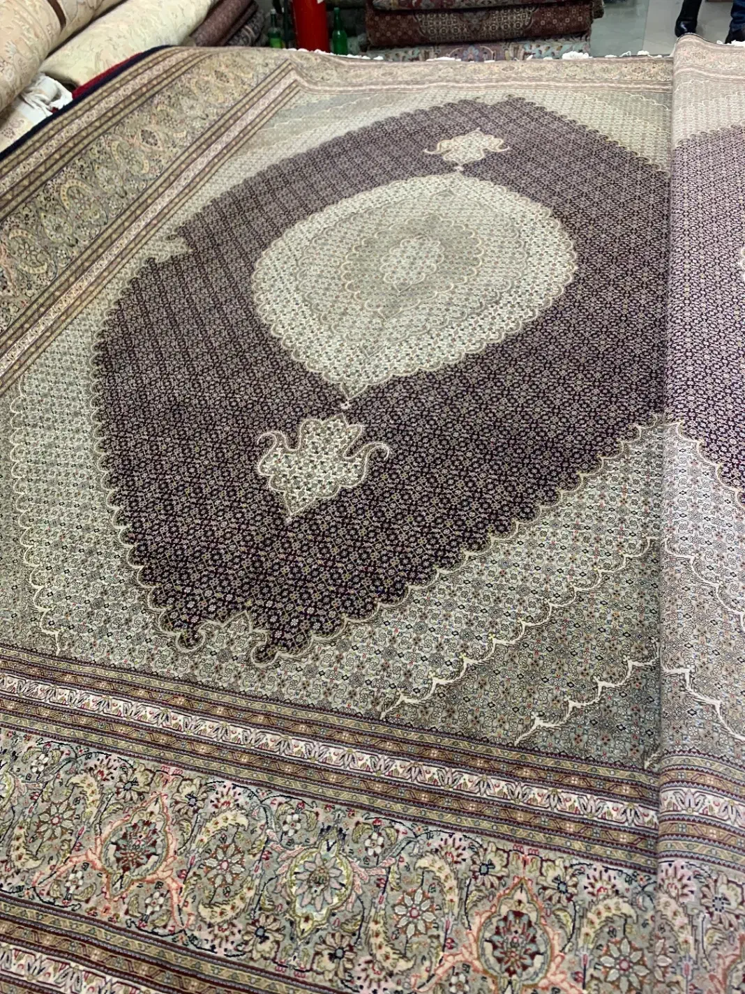 (فرش حق زاده)جفت۹متری۵۰رج طرح ماهی گل ابریشم|فرش|تبریز, |دیوار