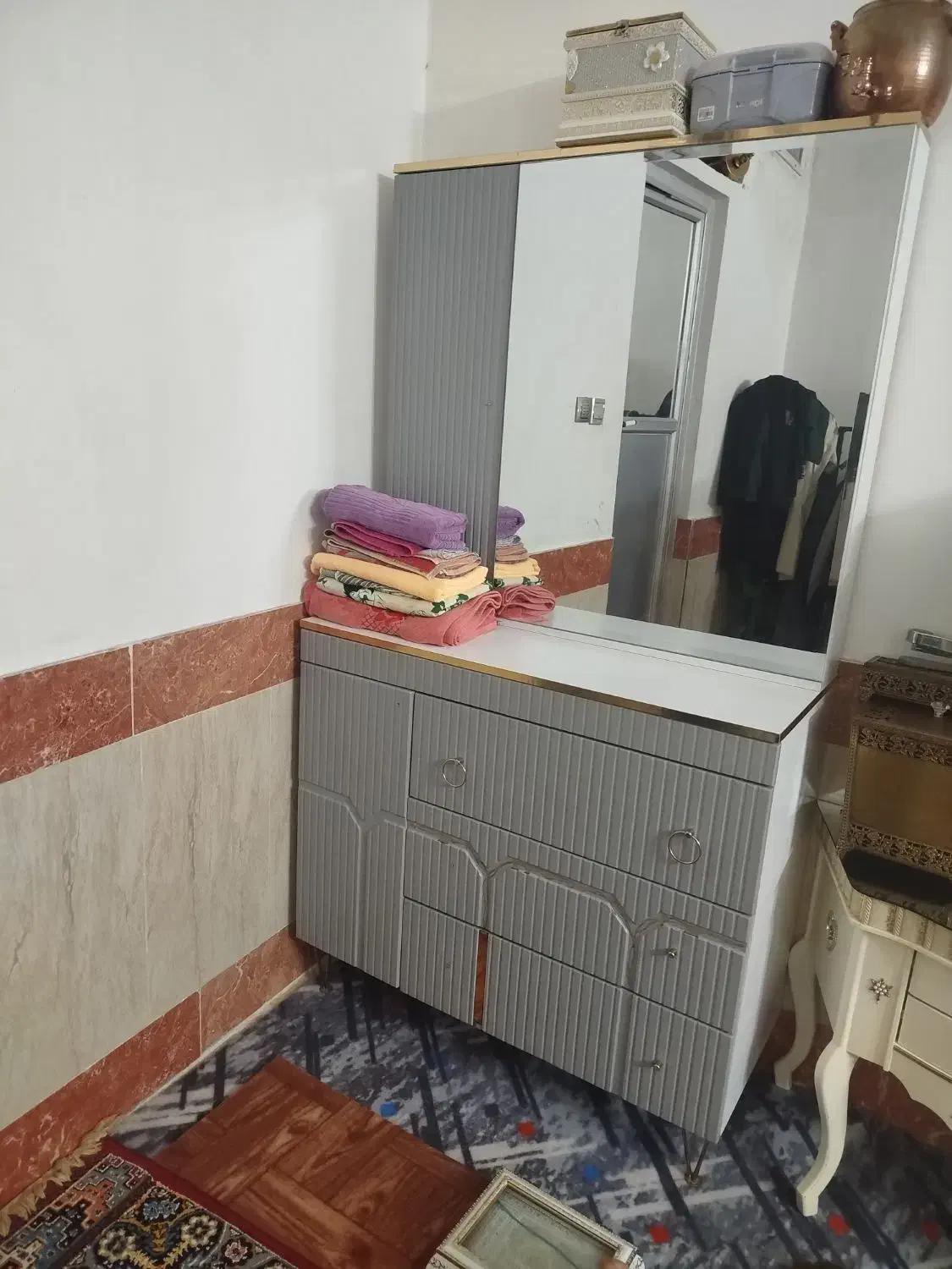 درآور. ساعت.|جاکفشی، کمد، دراور|بیرجند, |دیوار