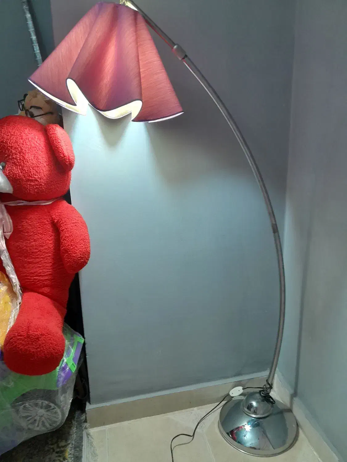 اباژور کنار سالنی|چراغ خواب و آباژور|کرج, حسین‌آباد|دیوار