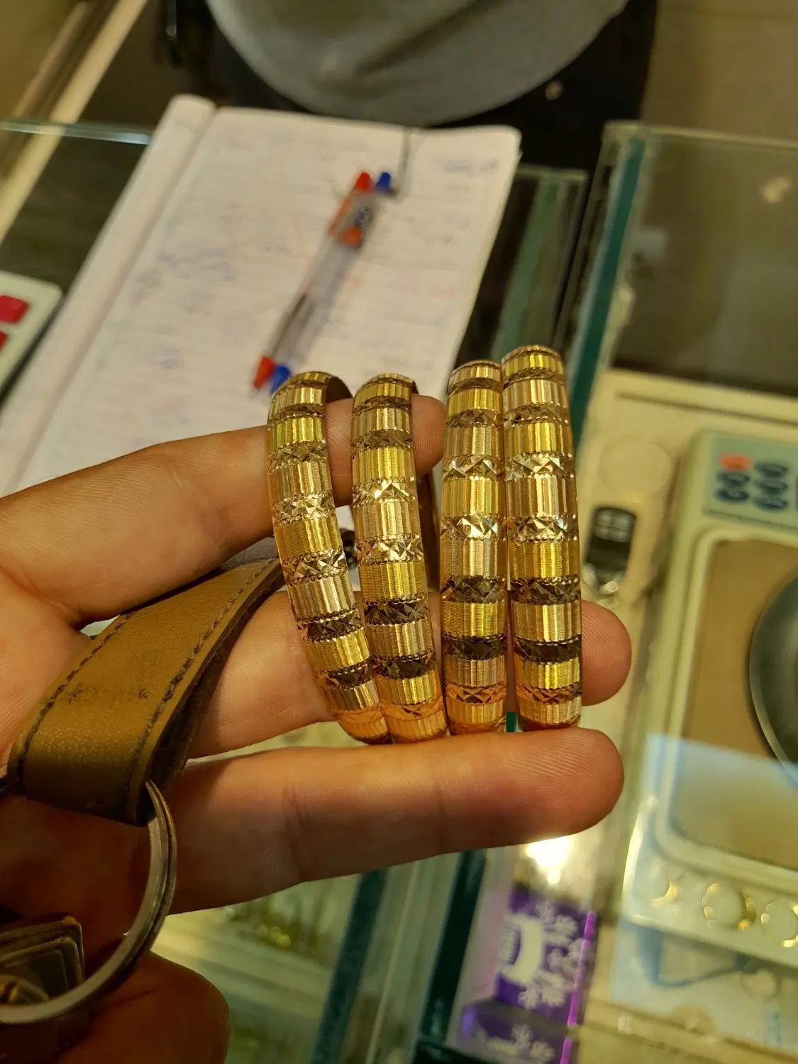 طلا درحد ۲۰۰ زیر نرخ تابلو فروش فوری|جواهرات|گرگان, |دیوار