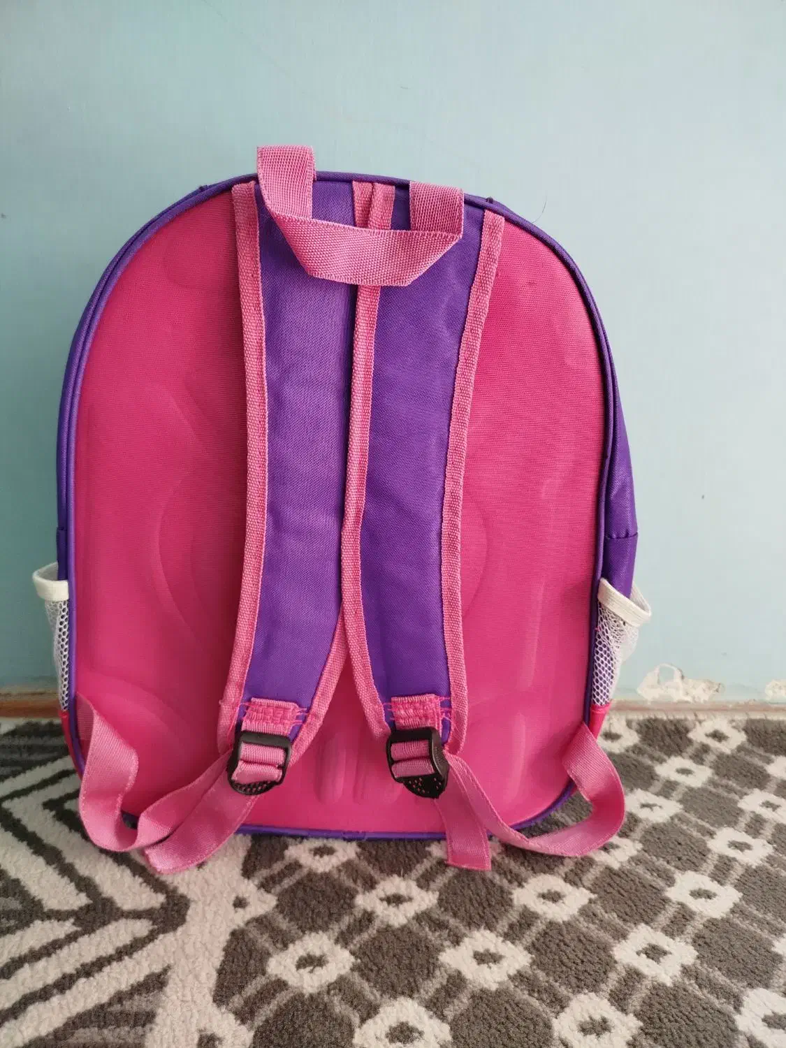 کیف مدرسه|کیف، کفش، کمربند|پرند, فاز ۵|دیوار