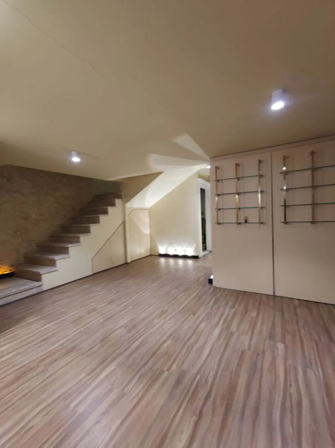 ۱۲۰۰ متر ویلا با دسترسی آسان