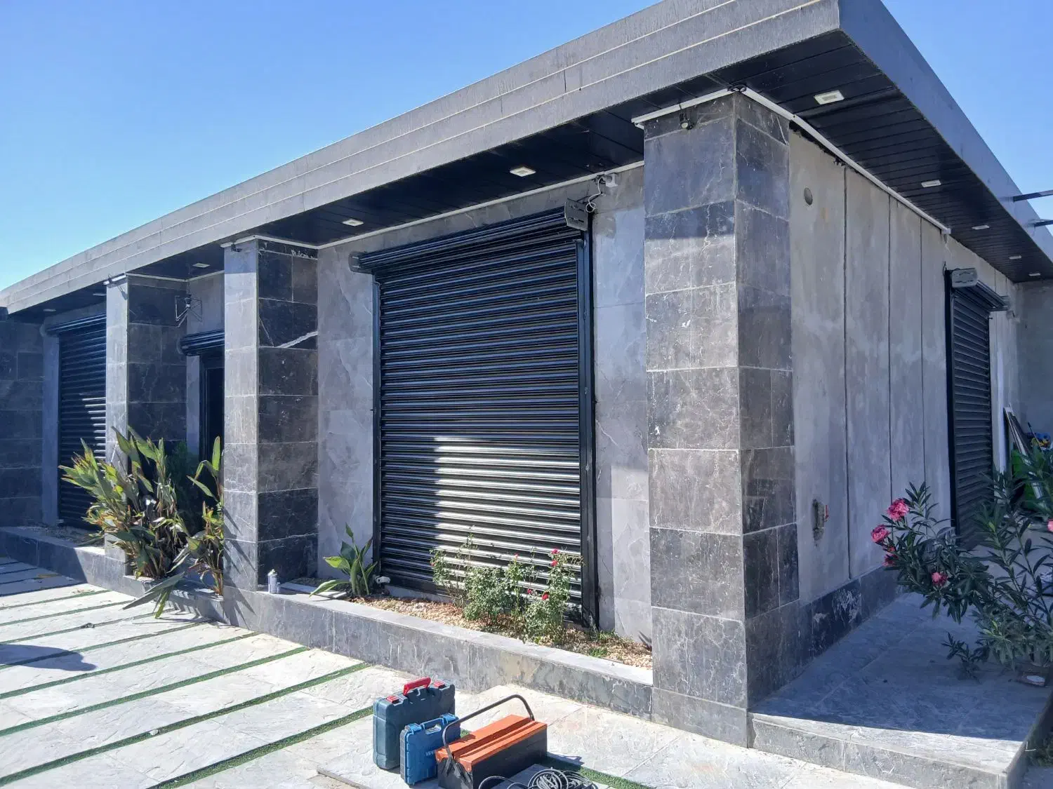 نصب و تعمیر کرکره برقی تضمینی ۲۴ ساعته|خدمات پیشه و مهارت|شهریار, شهریار|دیوار