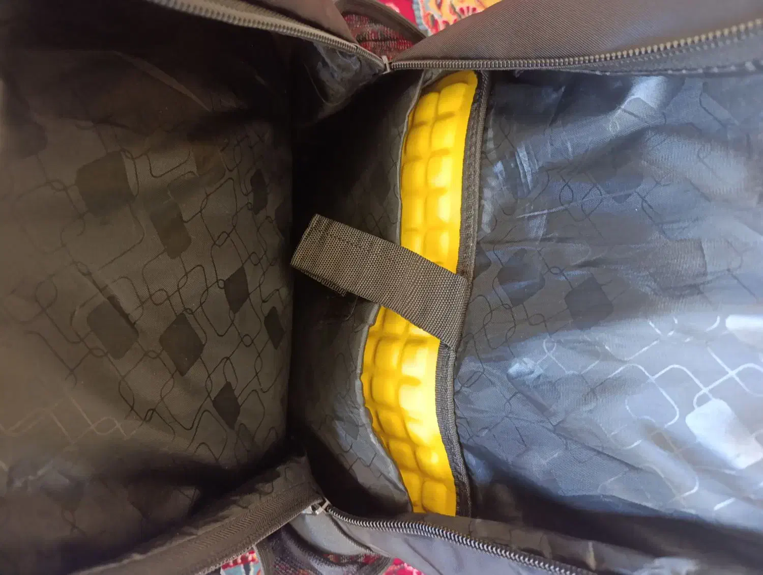 کیف|کیف، کفش، کمربند|قروه, |دیوار