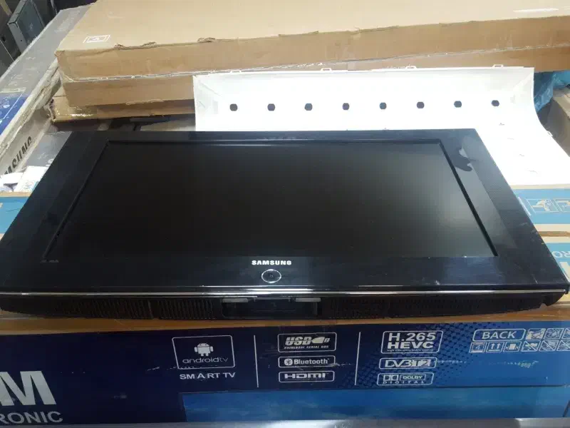 تلوزیوش ۳۲ اصل کره|تلویزیون و پروژکتور|قم, حاج خلیل|دیوار