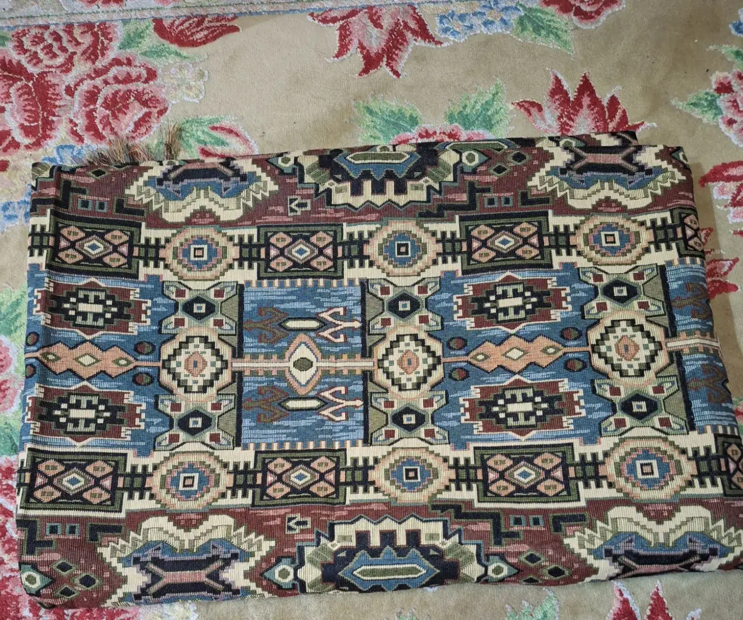 رو فرشی ۶ متری|روفرشی|رشت, کاکتوس|دیوار