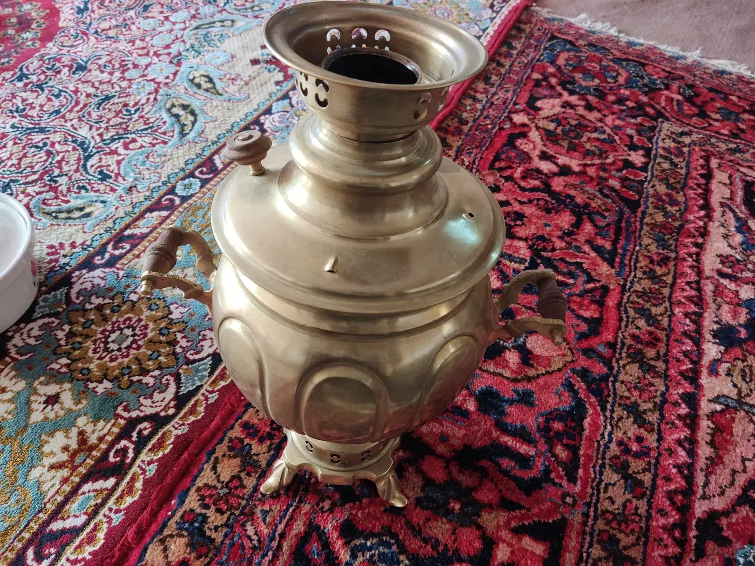 سماور زغالی و گلدان و...|سماور، چایساز، قهوهساز|باسمنج, |دیوار