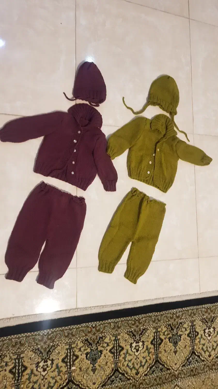 تعدادی لباس بچه و اغوشی و کاپشن و لباس بافت|کفش و لباس بچه|کرج, کمالشهر|دیوار