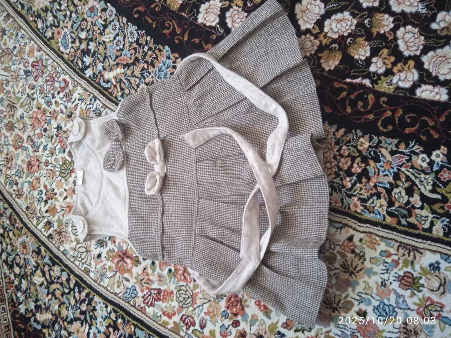 لباس بچگانه|لباس|خفر, |دیوار