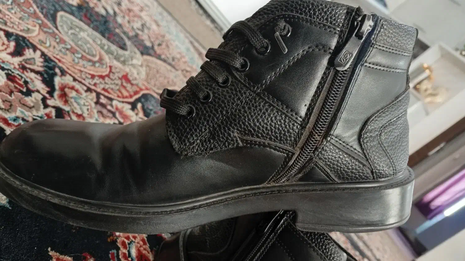 کفش نیم پوت|کیف، کفش، کمربند|پرند, فاز ۵|دیوار