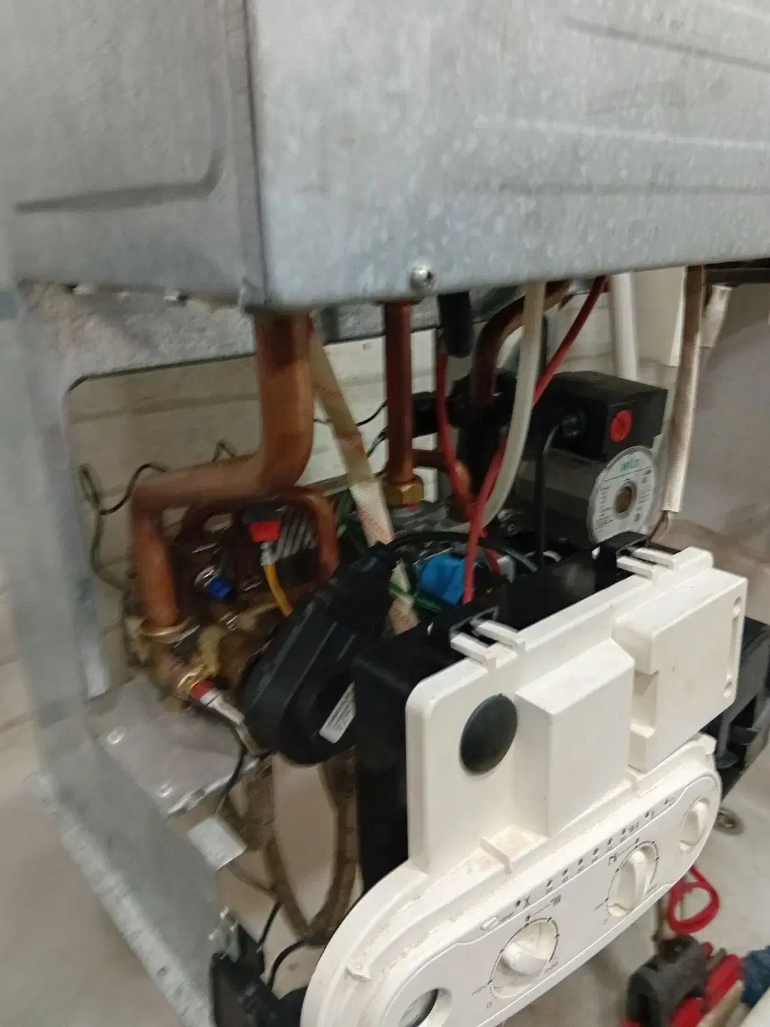 تعمیر سرویس نصب انواع پکیج دیواری(ابگرمکن-)|خدمات پیشه و مهارت|بندر انزلی, جهانگانی|دیوار