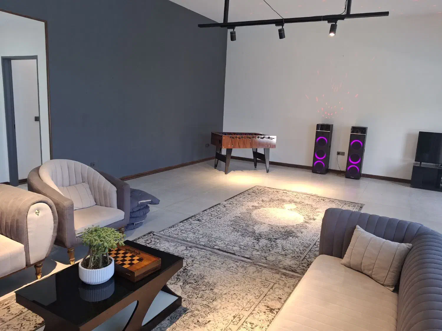 ویلا استخر دار|اجارهٔ کوتاه‌مدت ویلا و باغ|هشتگرد, تهران دشت|دیوار