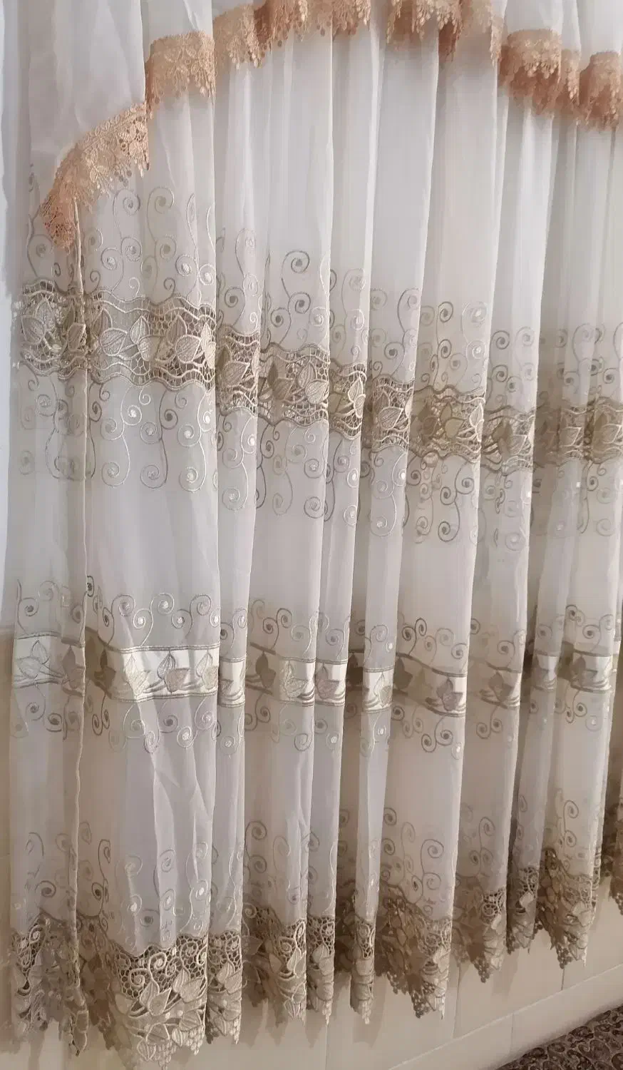 تعدادی پرده|پرده، رانر، رومیزی|حمیدیا, |دیوار