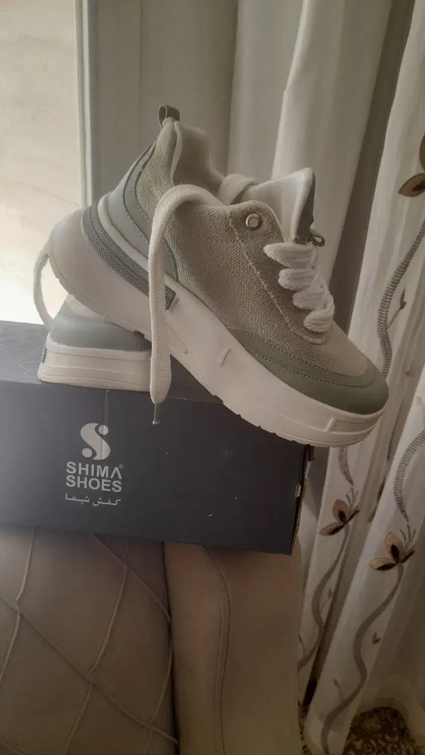 کفش  اسپرت  سایز  ۴۰|کیف، کفش، کمربند|برخوار, |دیوار