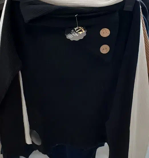 کراپ یقه کج کبریتی|لباس|کاشان, پا نخل|دیوار