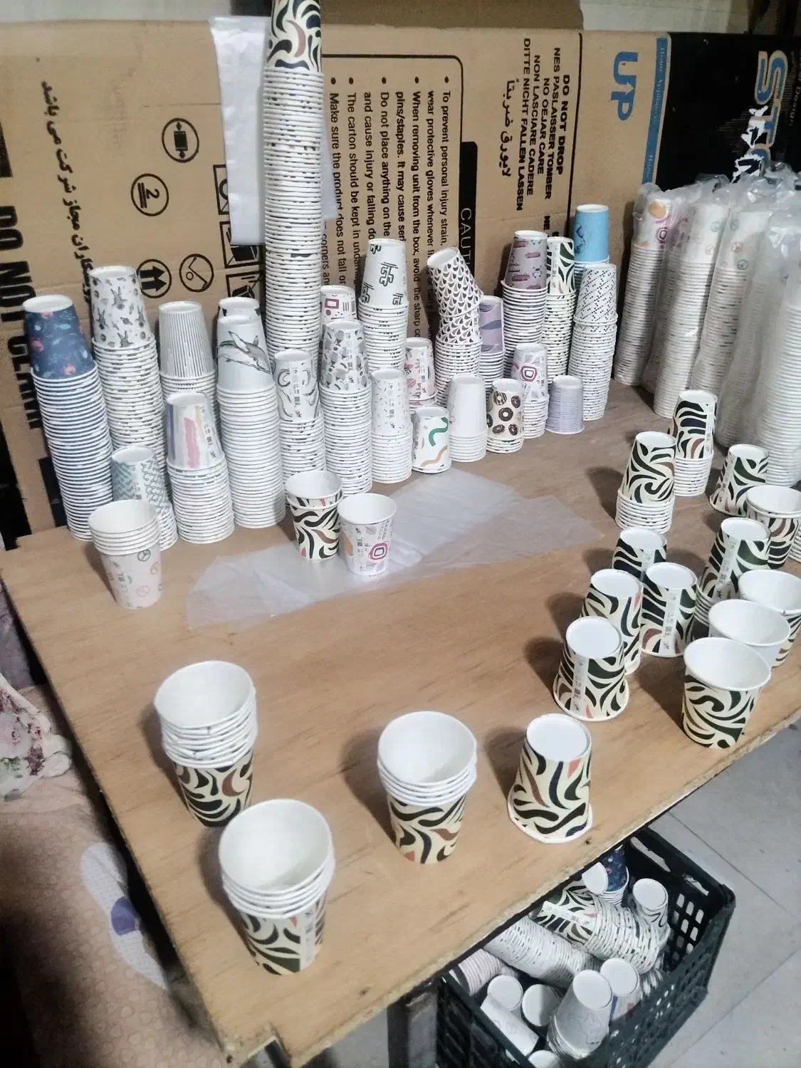 تولیدی|ظروف نگهدارنده، پلاستیکی، یکبارمصرف|باسمنج, |دیوار