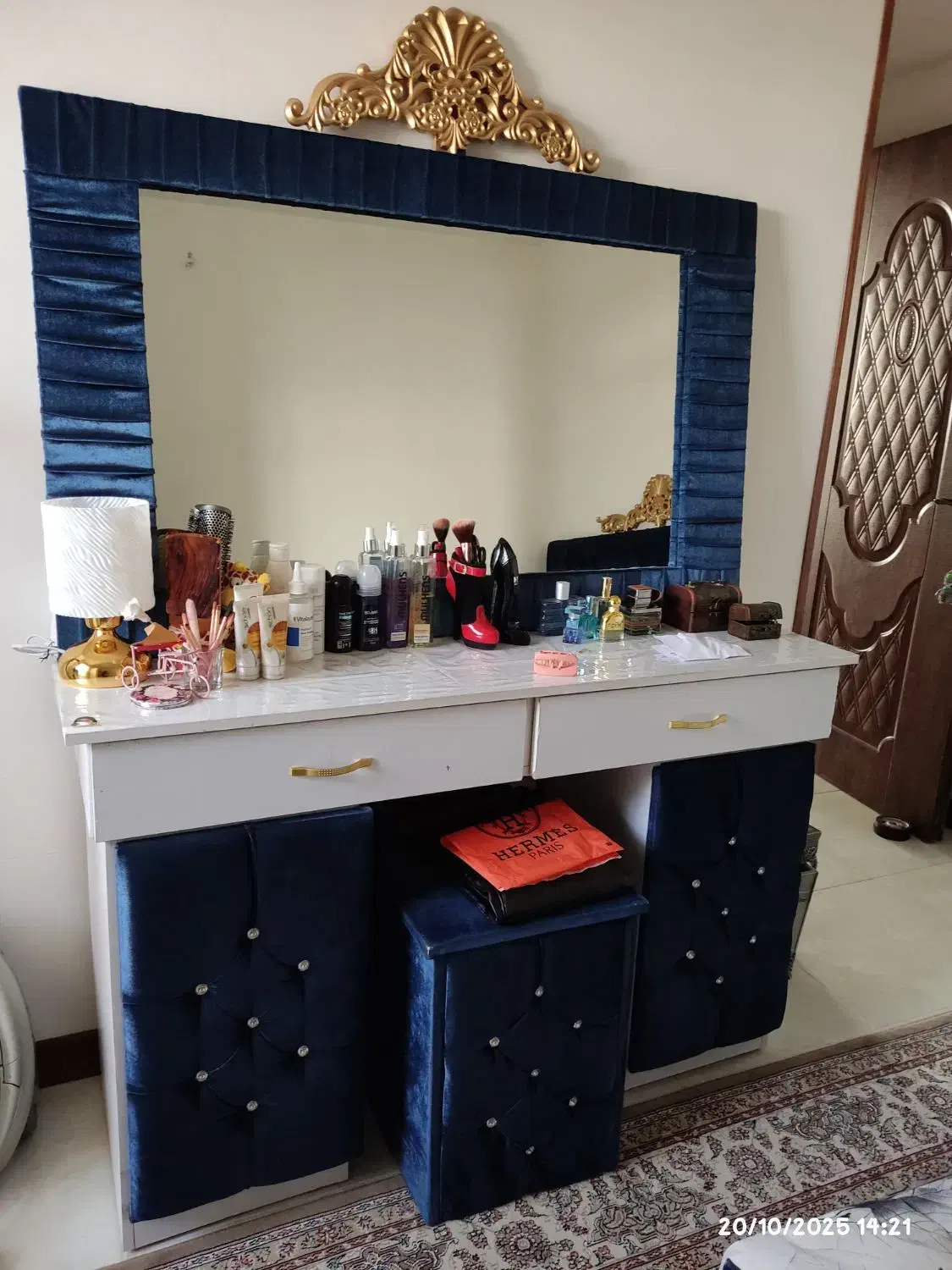 تخت خواب دو نفره بعلاوه تشک و میز آرایش|تخت و سرویس خواب|مشهد, الهیه|دیوار