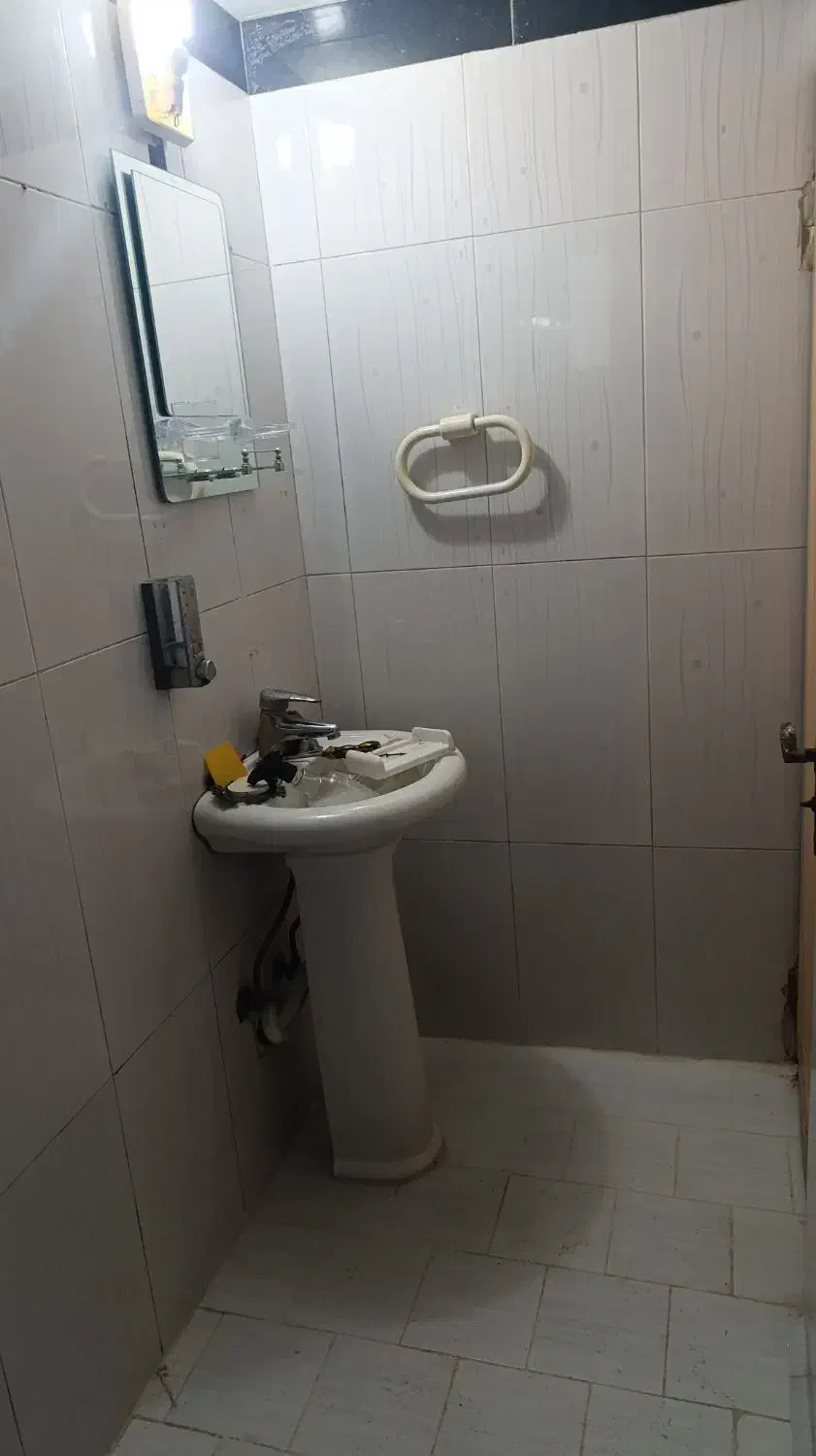 نصاب برچسب کابینت|خدمات پیشه و مهارت|رشت, بازار|دیوار