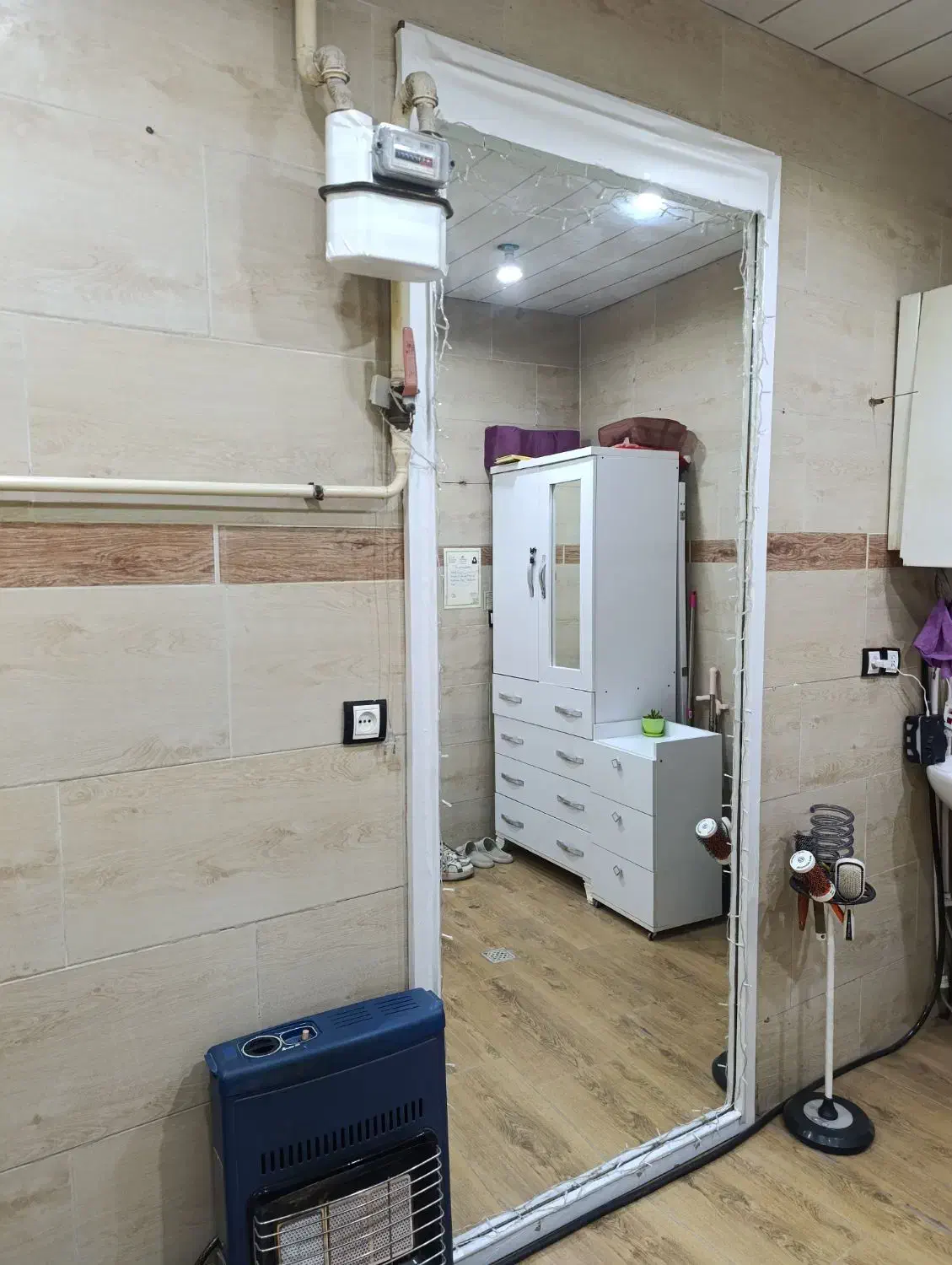 آیینه قدی|آینه|رشت, کوی حسینی|دیوار