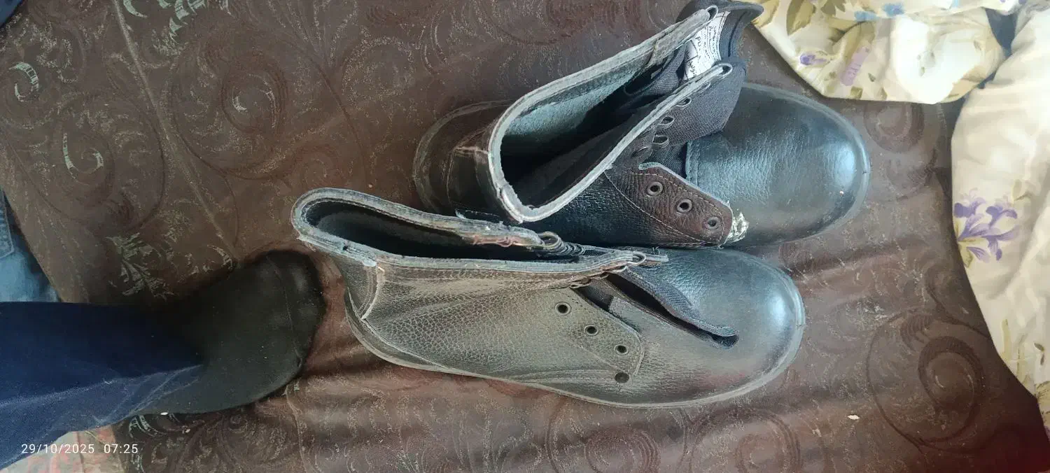 کفش سربازی|کیف، کفش، کمربند|زرند, |دیوار