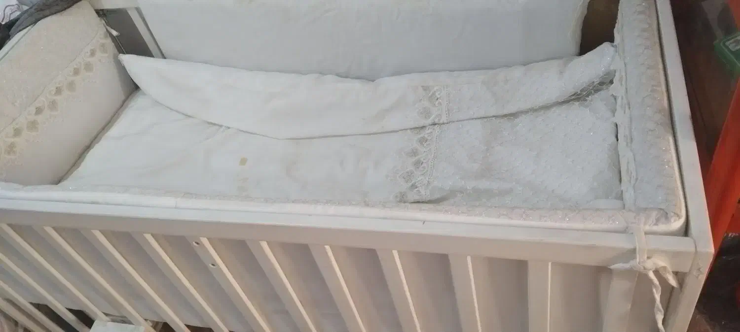 گهواره چوبی در حد نو|تخت و صندلی بچه|دزفول, |دیوار