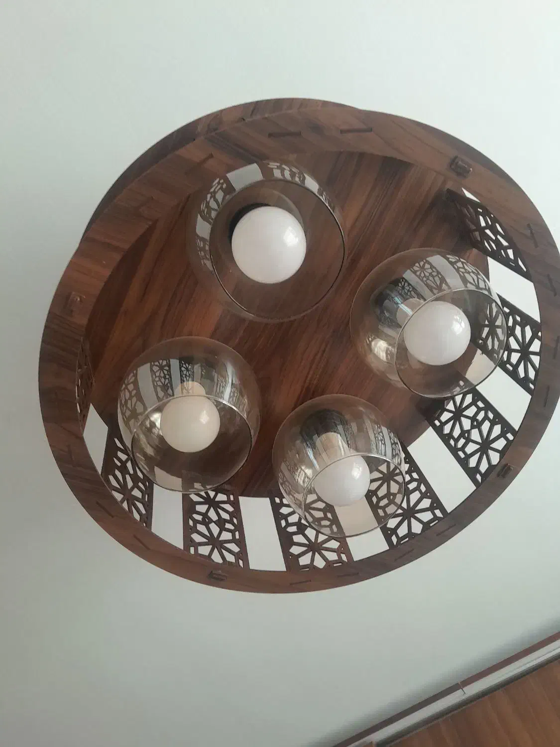 لوستر چوبی ۴ شاخه|لوستر و چراغ آویز|فردیس, شهرک ۱۱۰|دیوار