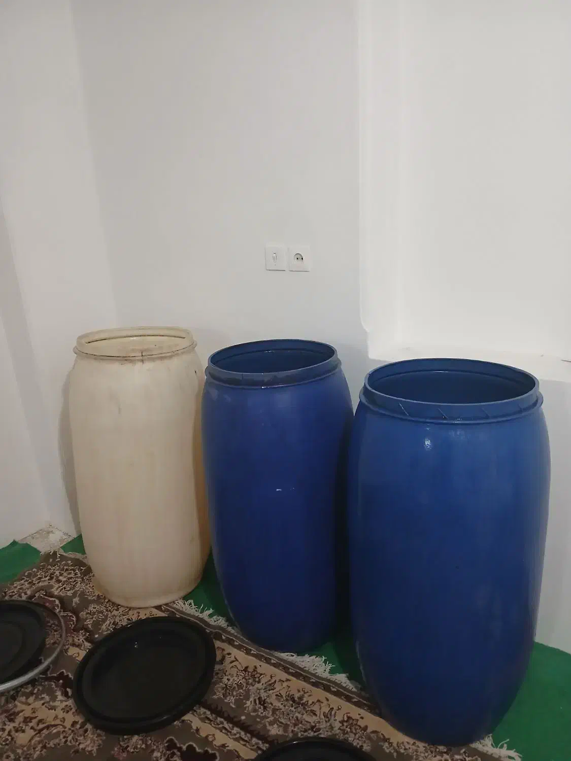 بشکه پلاستیکی|ظروف نگهدارنده، پلاستیکی، یک‌بارمصرف|اراک, |دیوار