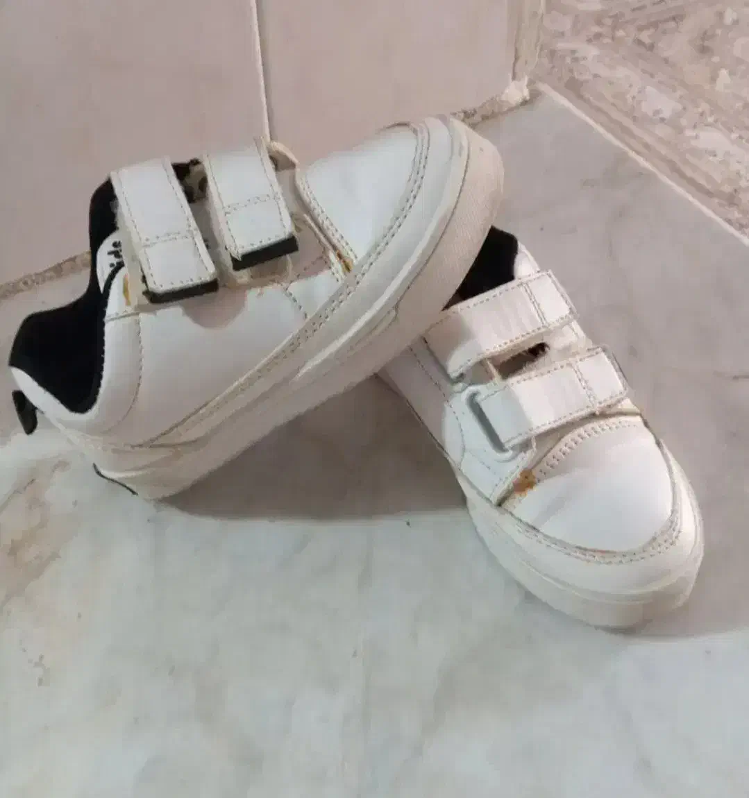 کفش بچه گانه|کفش و لباس بچه|ری, شهادت|دیوار