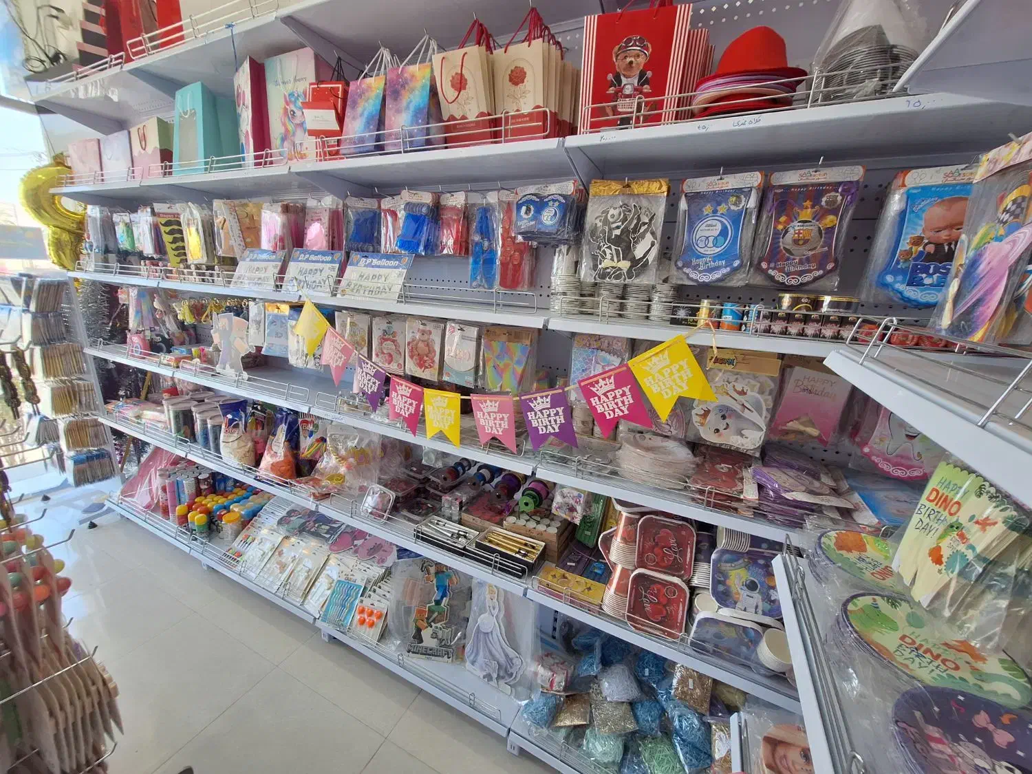 فروش لوازم تولدی/ظروف یکبار مصرف (زیر قیمت خرید)|ظروف نگهدارنده، پلاستیکی، یک‌بارمصرف|جم, |دیوار