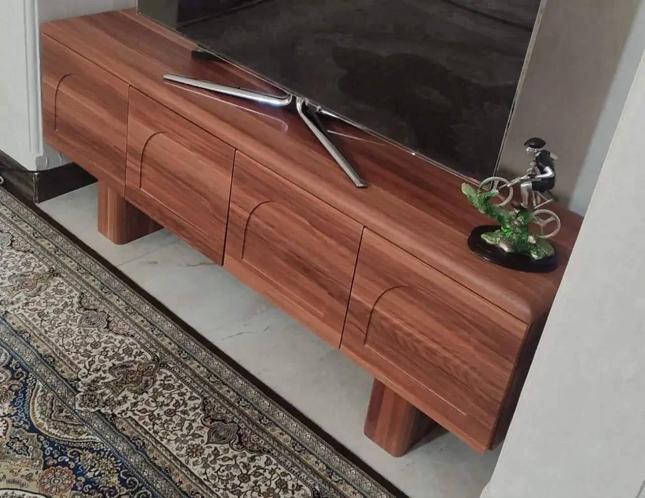 میز تلویزیون ( نو و تازه خریداری شده )|میز تلویزیون|آمل, |دیوار