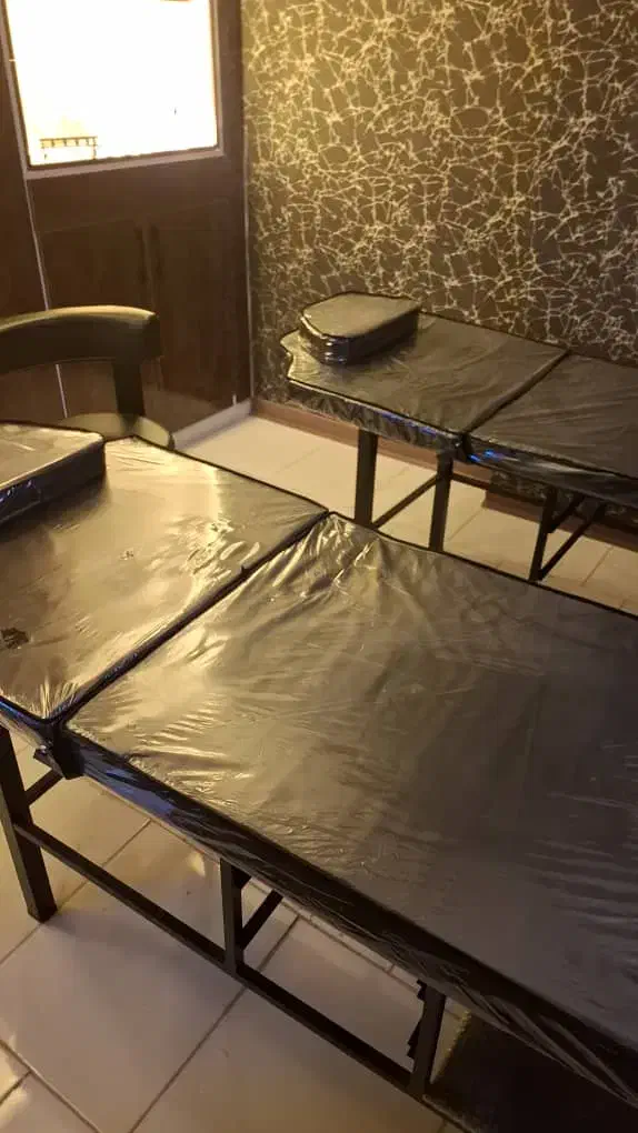 دو عدد تخت|مبلمان خانگی و میز عسلی|لردگان, |دیوار