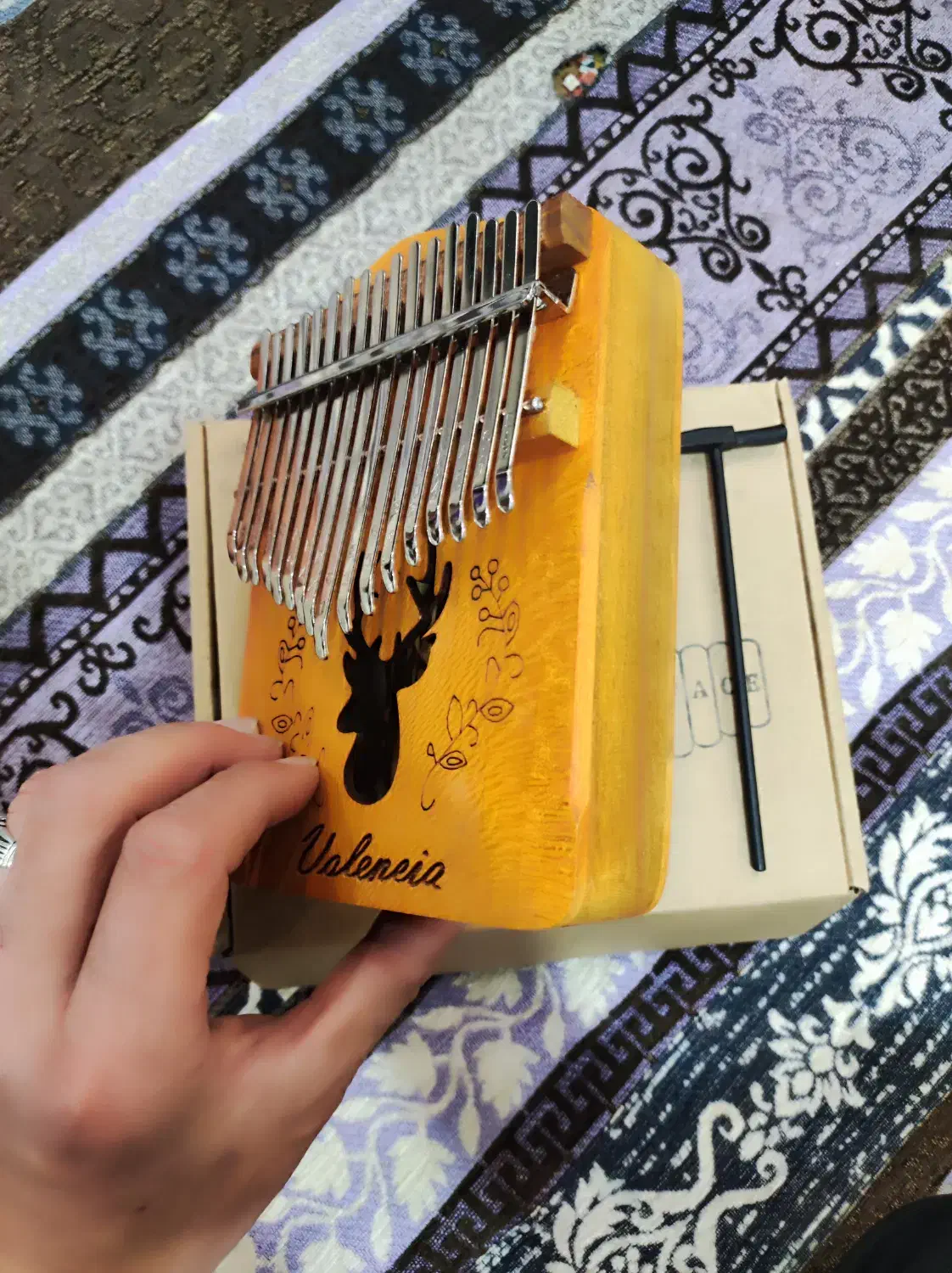 کالیمبا ۱۷ تیغه|سازهای سنتی|قیدار, |دیوار